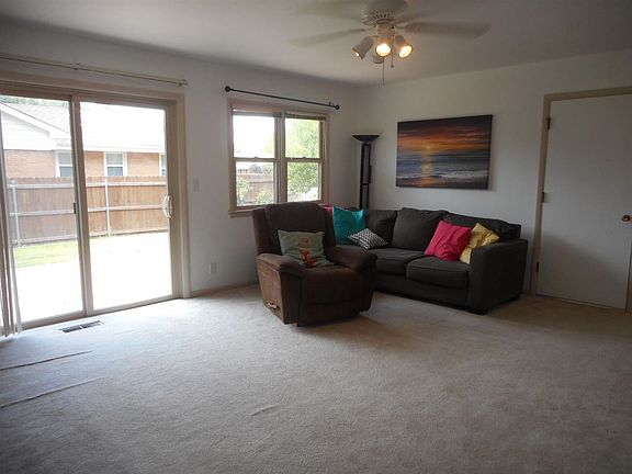 3rd image of 528 N Stallard St