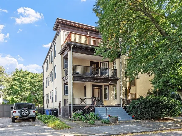 127 Browne St #1, Brookline, MA 02446