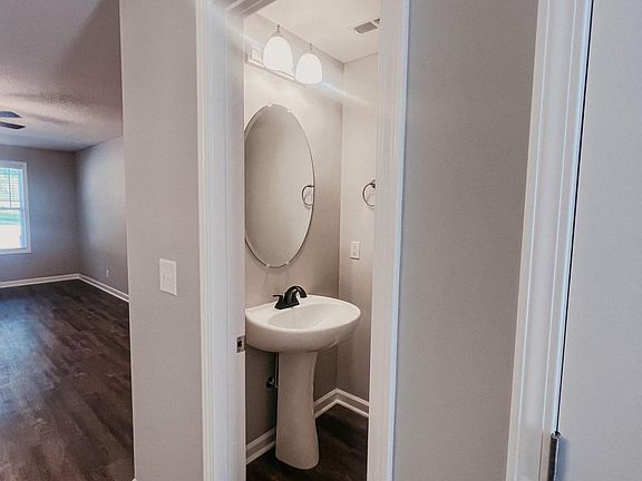 4th image of 261 Woodland Valley Ln