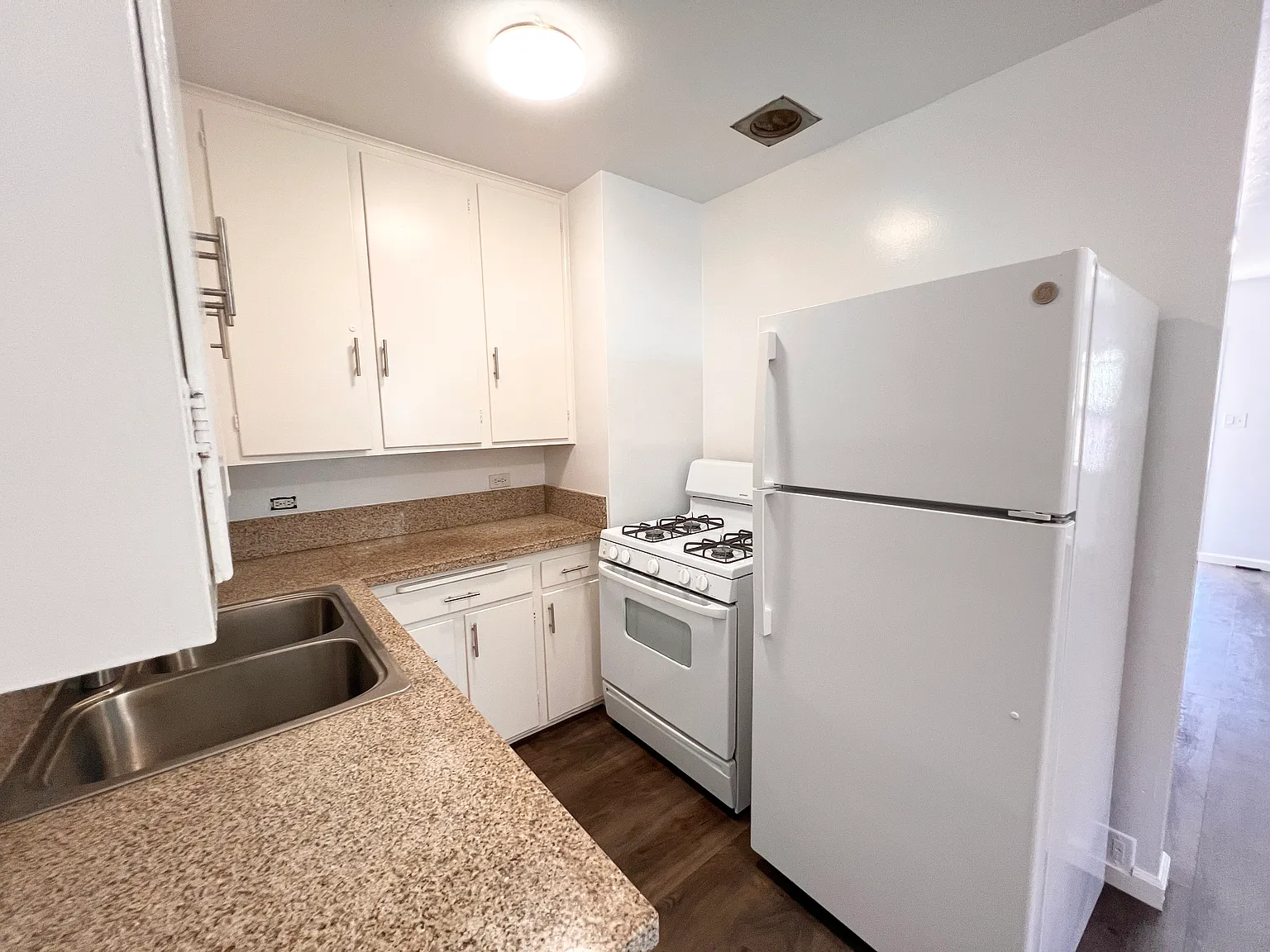 109 Santa Fe Ave — Photo 4