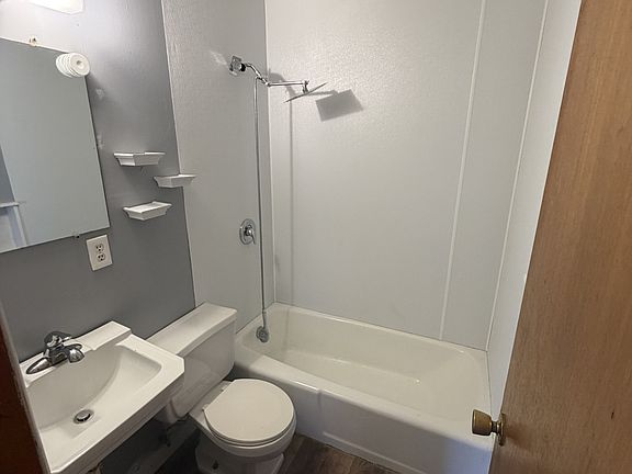 3rd image of 180 Lazy Way Ln