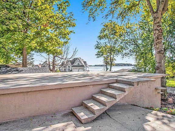4th image of 22216 Fern Dr