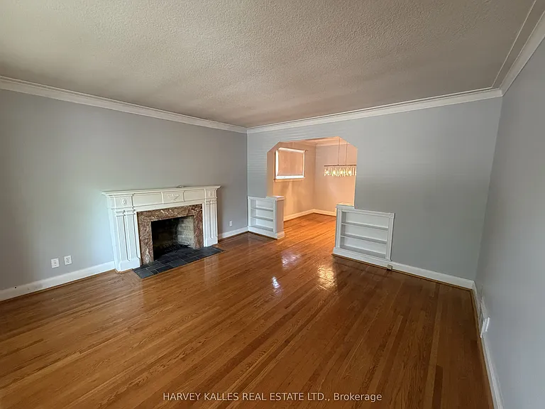 240 Joicey Blvd — Photo 3