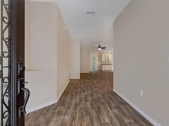 4th image of 25141 Par Ave