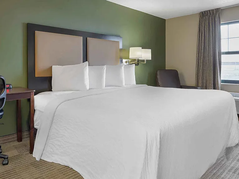 Deluxe Studio - 1 King Bed