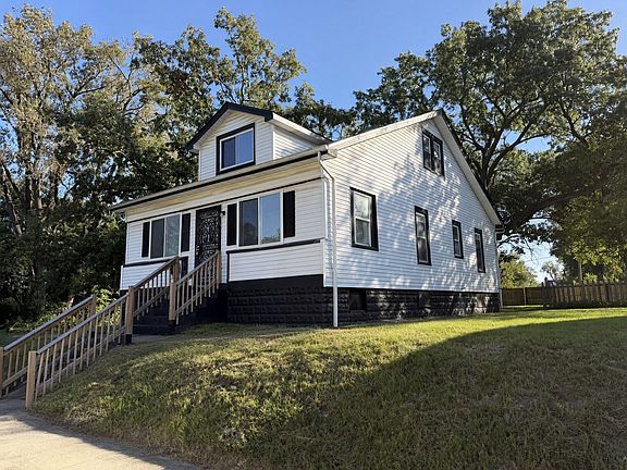 2nd image of 605 Mount St