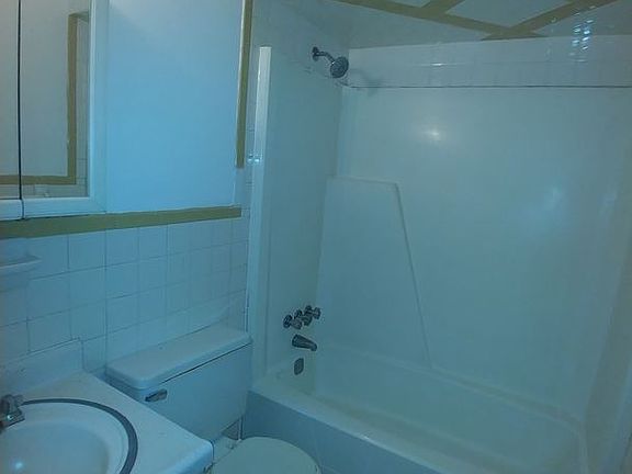 4th image of 131B Mapleshade Ave