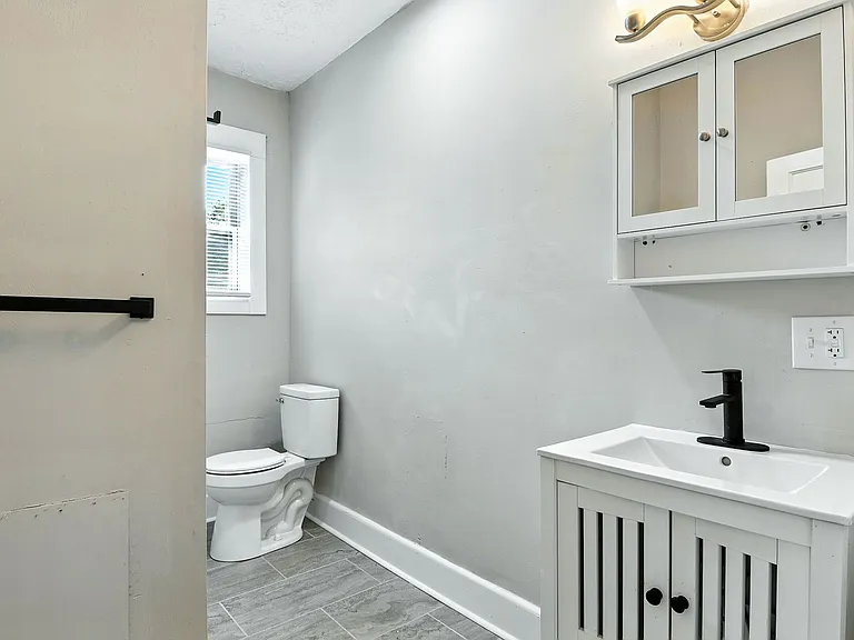 610 F Ave SE — Photo 13