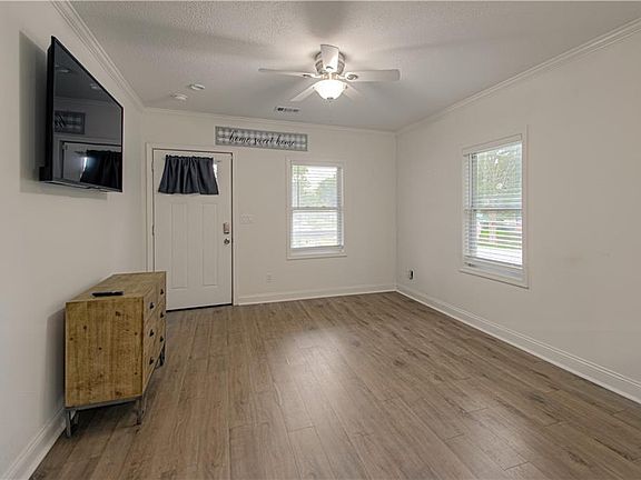 4th image of 10119 Lexington Ave
