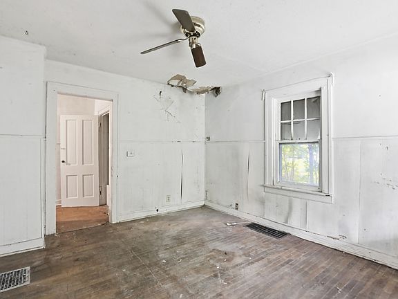 3rd image of 3626 Prospect St