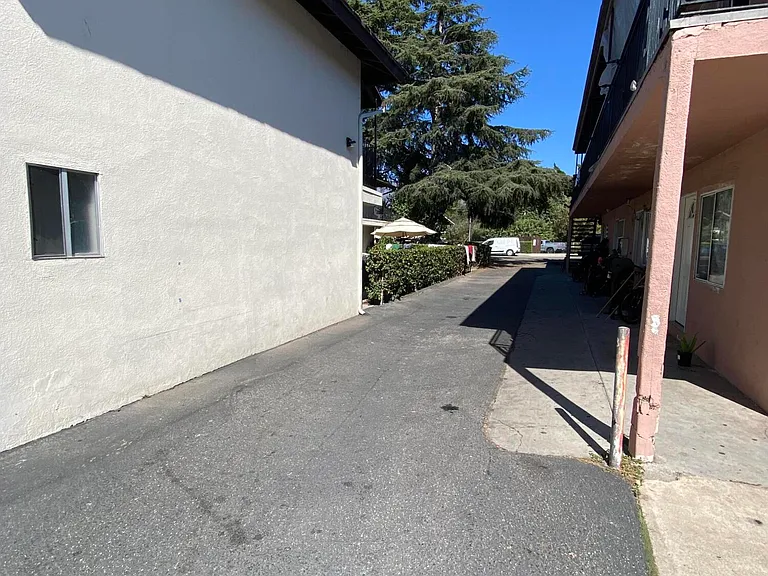 966 Concha Loma Dr #4 — Photo 10
