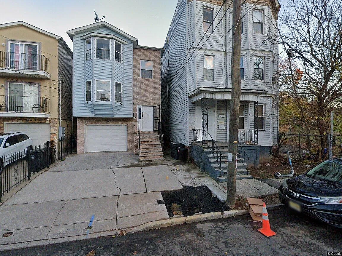 4 bed, $2,199 — Photo 3