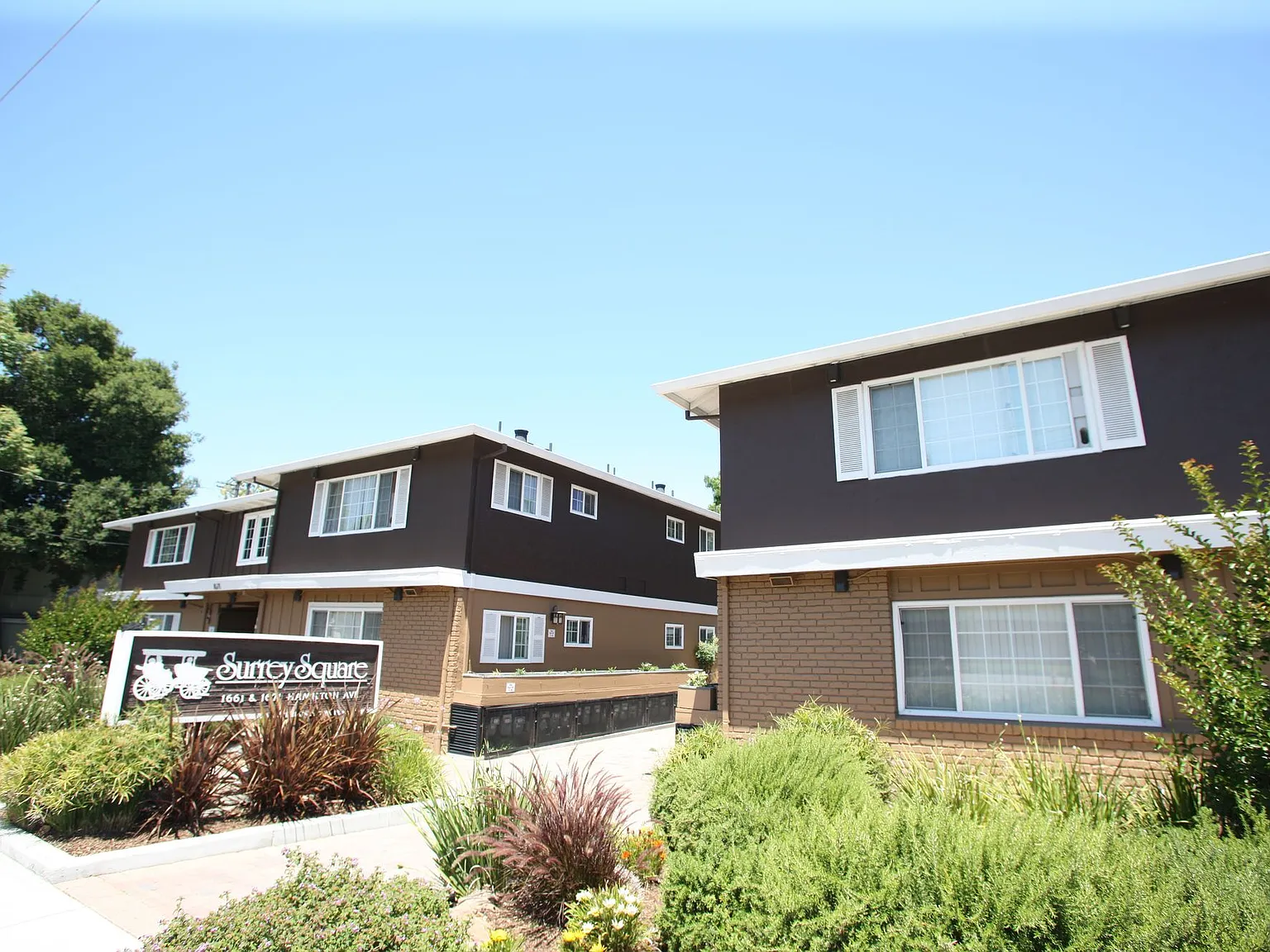 Surrey Square Apartments — Photo 1