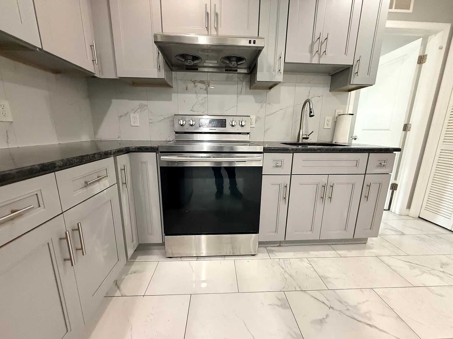 2 bed, 800 sqft, $1,600 — Photo 2