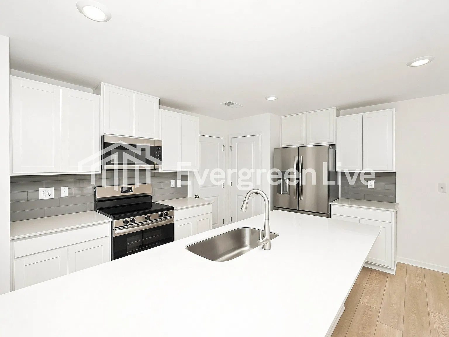 3 bed, 2.5 bath, 1665 sqft, $1,775 — Photo 3