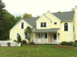 11 Hathaway Dr, Sutton, MA 01590