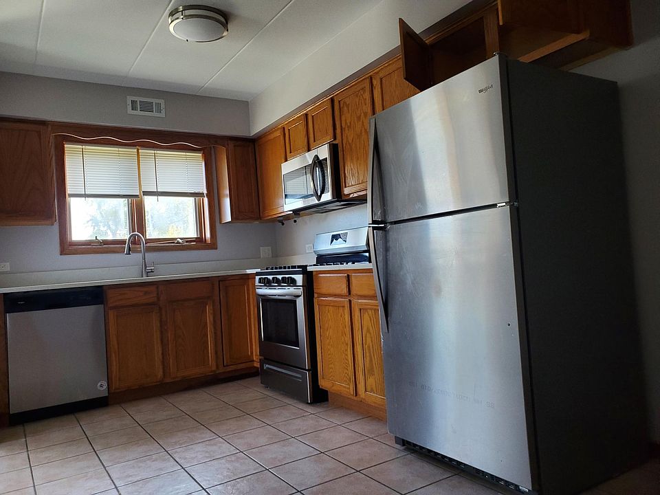 2nd image of 9050 S Roberts Rd APT 3