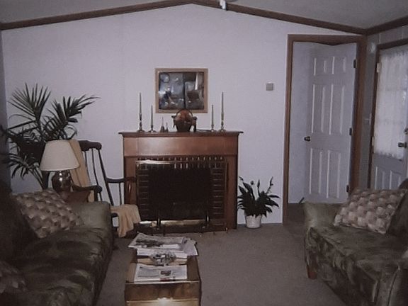 5th image of 61 East Dr