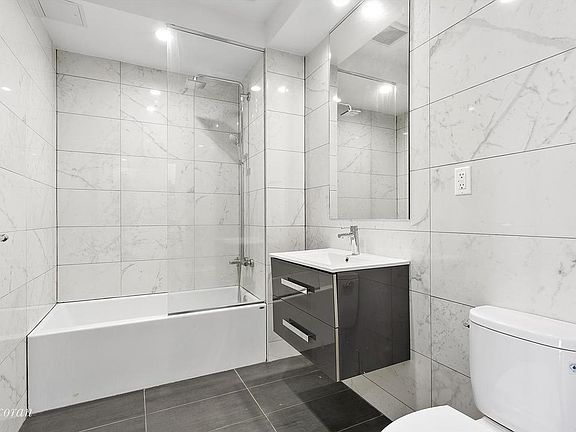 5th image of 2117 31st Ave APT 5E