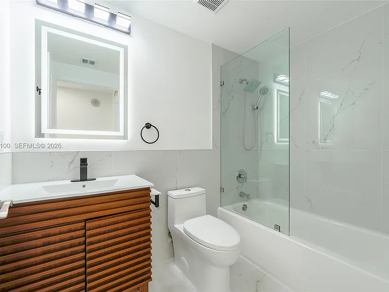 7914 Harbor Island Dr #106 — Photo 20