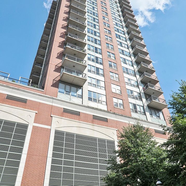 1st image of 1717 S Prairie Ave APT 1303