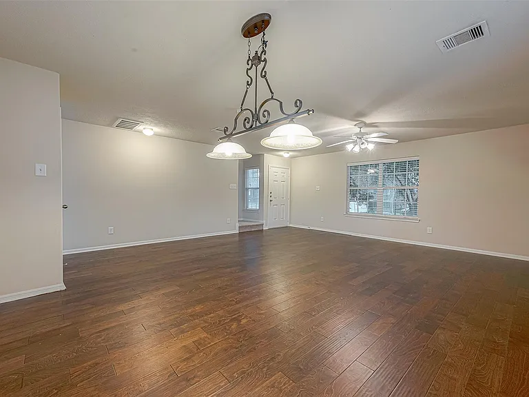 6352 Austinville Dr — Photo 5