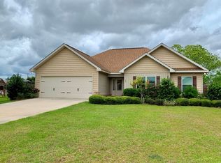 101 Fairlane Ct, Hartford, AL 36344