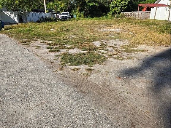 2nd image of 1311 Laurel Dr
