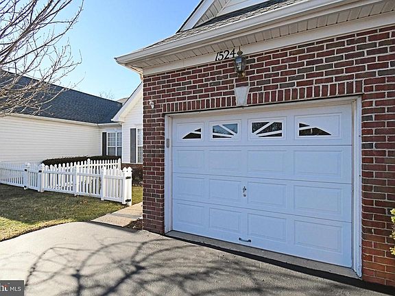 2nd image of 1524 Tarrington Way