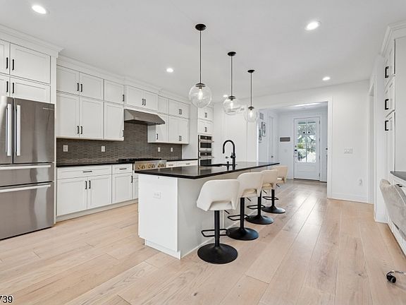 5th image of 27 Brambling Rd