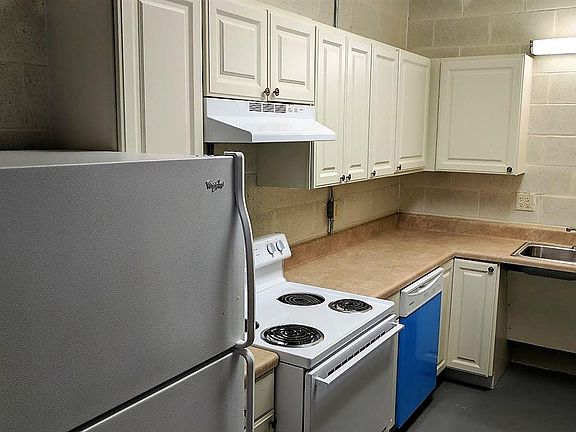 2nd image of 502 Sunset Ave