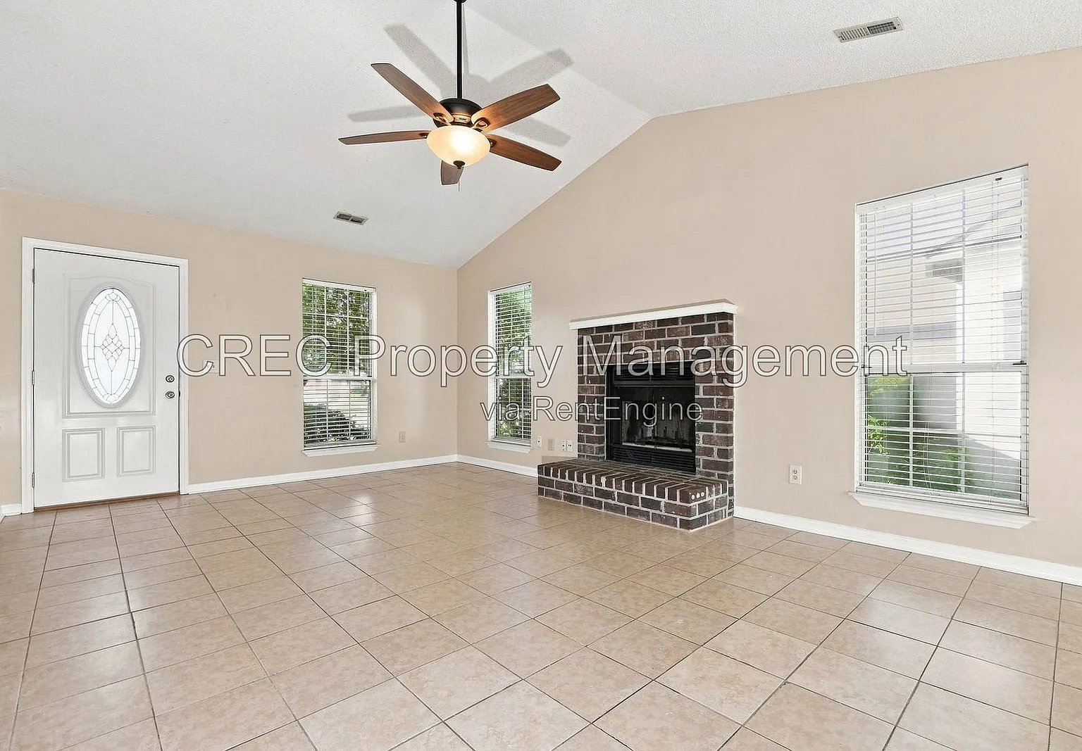 3 bed, 1.0 bath, 1268 sqft, $2,000 — Photo 3