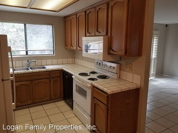 3rd image of 1767 Whaley Ave