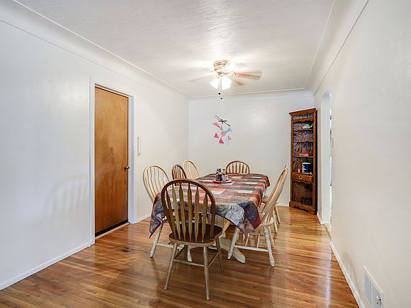 5th image of 2821 Vermont St NE