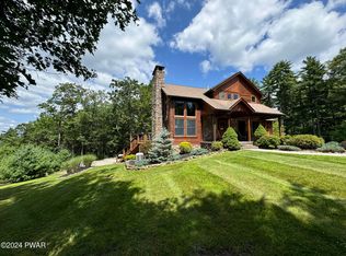 122 Manor Woods Ct, Paupack, PA 18451