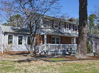 100 Frances Dr, Yorktown, VA 23692