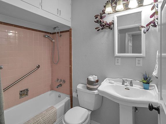 4th image of 318 Leff Pl