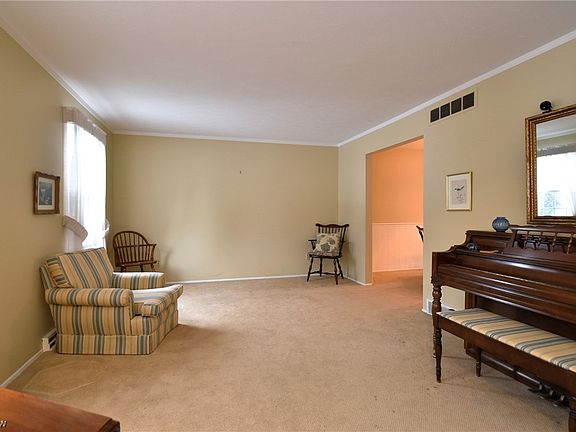 3rd image of 5864 Sunset Dr