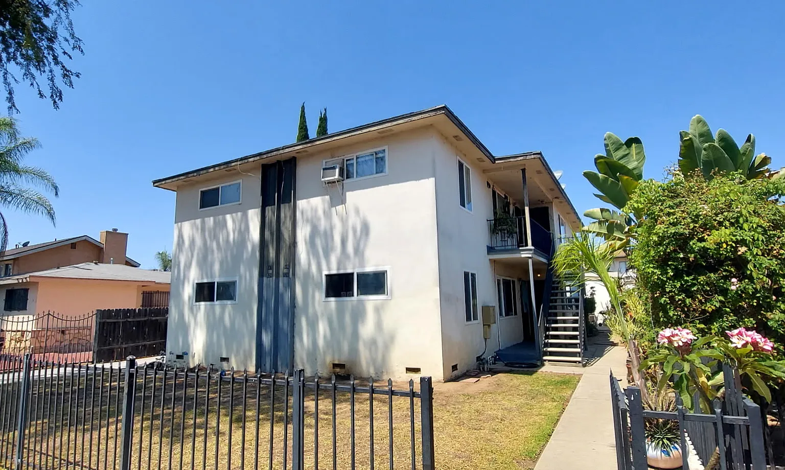 2 bed, 815 sqft, $1,980 — Photo 1