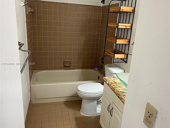 5th image of 3819 SW 69th Ave #14-L