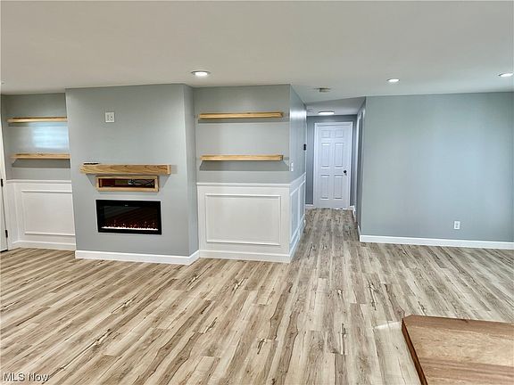 3rd image of 42 Juanita Dr