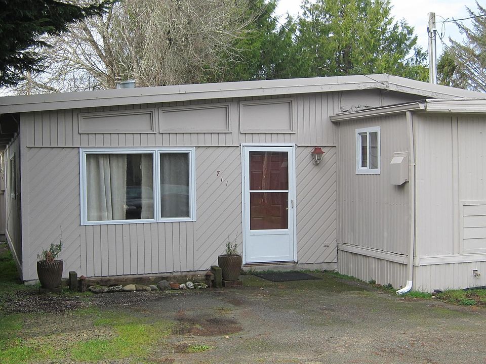1st image of 711 SE Reef Ave