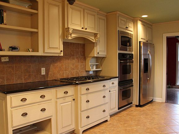 Gourmet kitchen - stainless appliances and granite