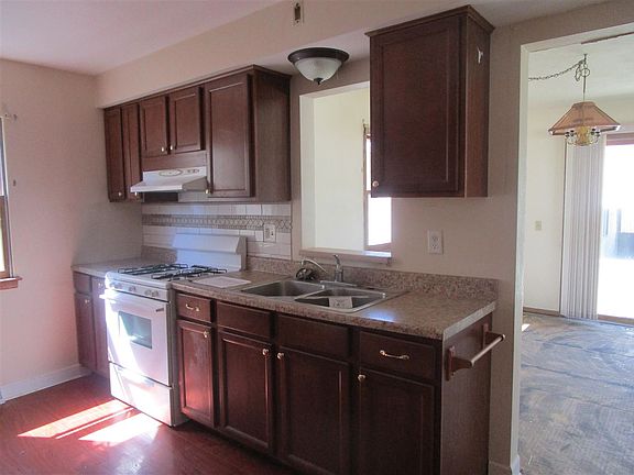 5th image of 208 Clifford Ave
