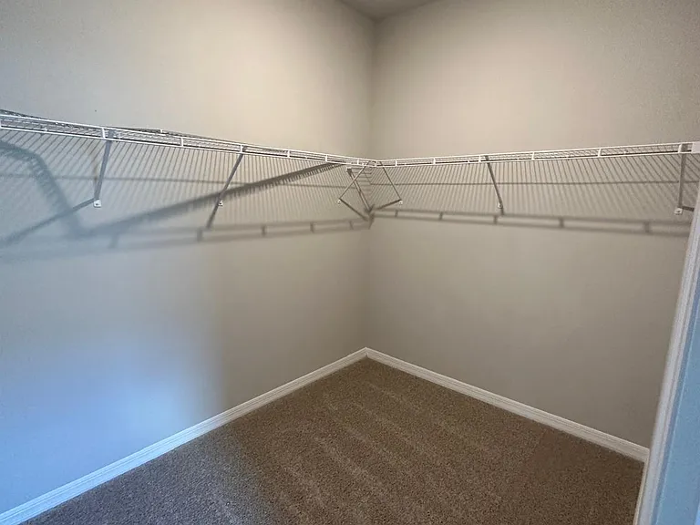 826 Friendship Cir — Photo 24