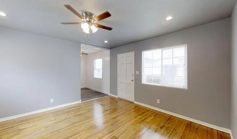 7016 1/2 Flight Ave — Photo 8