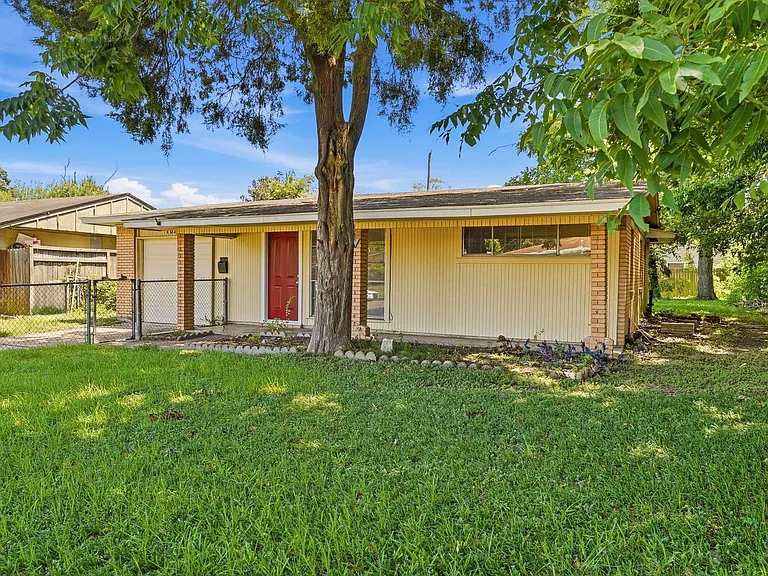 10227 Glenmawr Dr — Photo 2