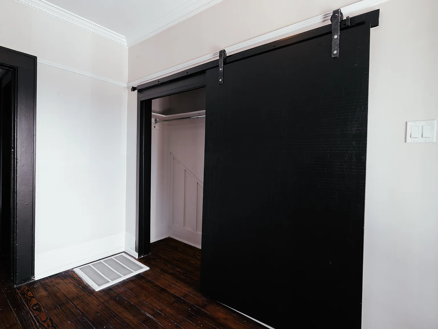 2 bed, $1,350 — Photo 2