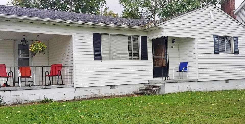 1st image of 704 Kuhn St