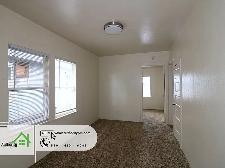 2124 Pine St — Photo 6